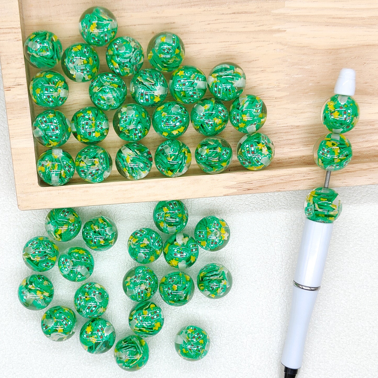 16mm Christmas Gumball Beads,Clear Acrylic with Hat Clay Slices Beads