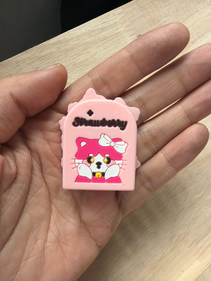 3D Silicone Shaker Beads Box With Cat Strawberry Small Stones Inside bead