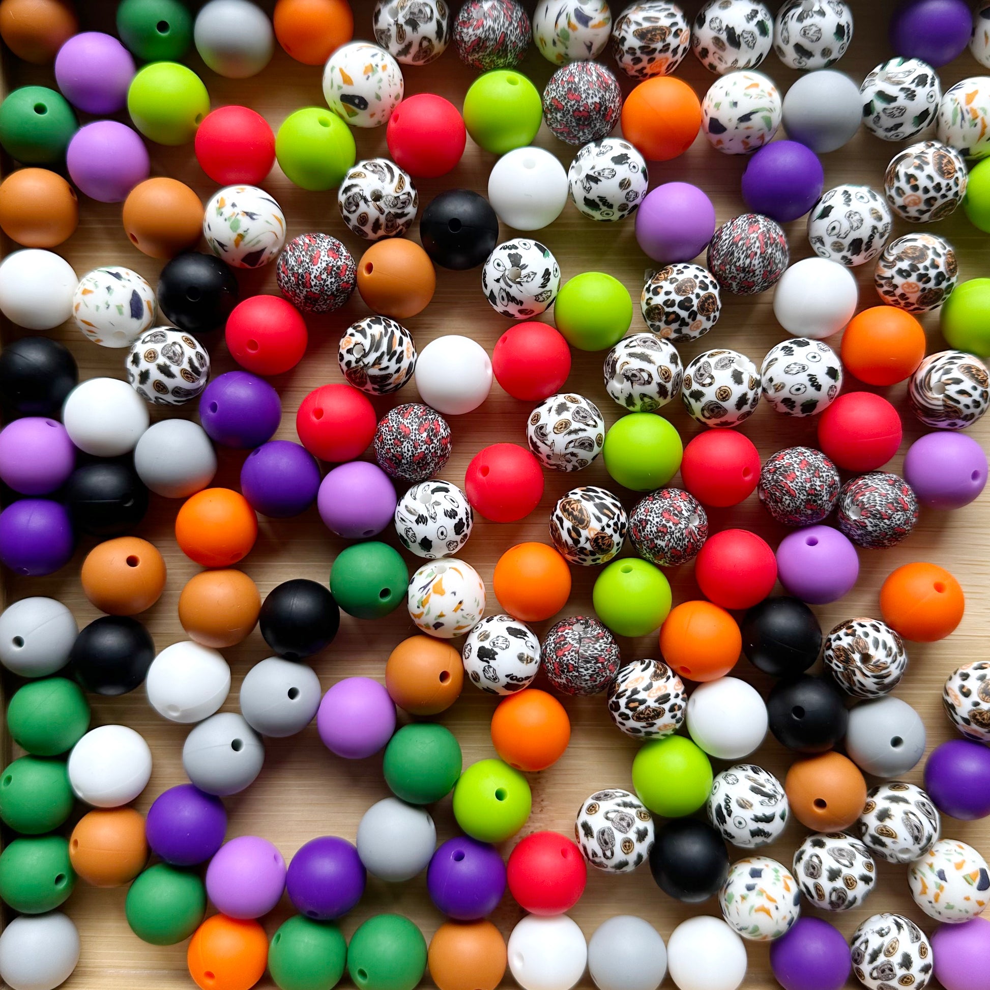 150Pcs Halloween Beads Mix, Print Beads, 15mm Round Beads, Assorted Beads