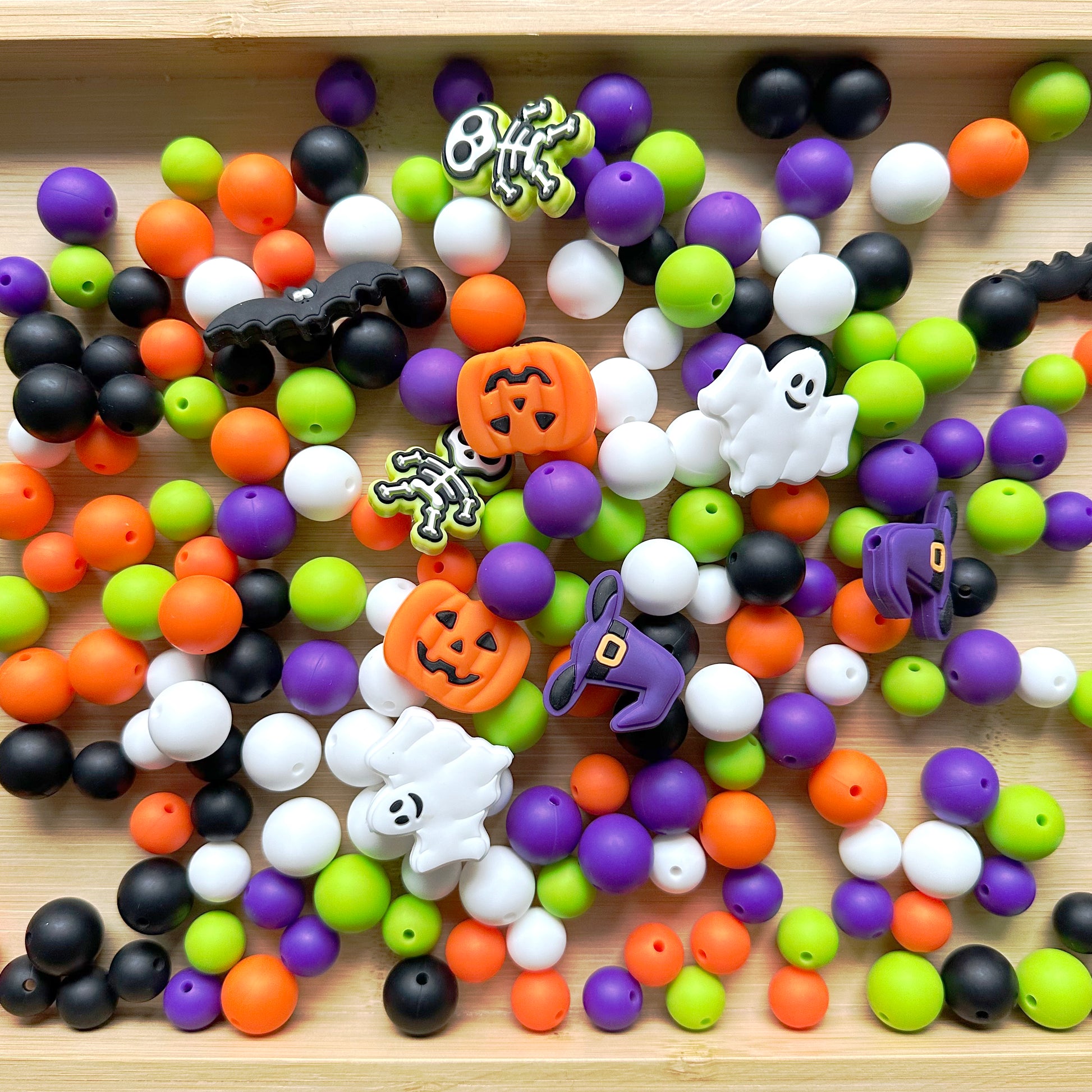 210Pcs Assorted Beads, Halloween Focal Beads, Silicone Beads