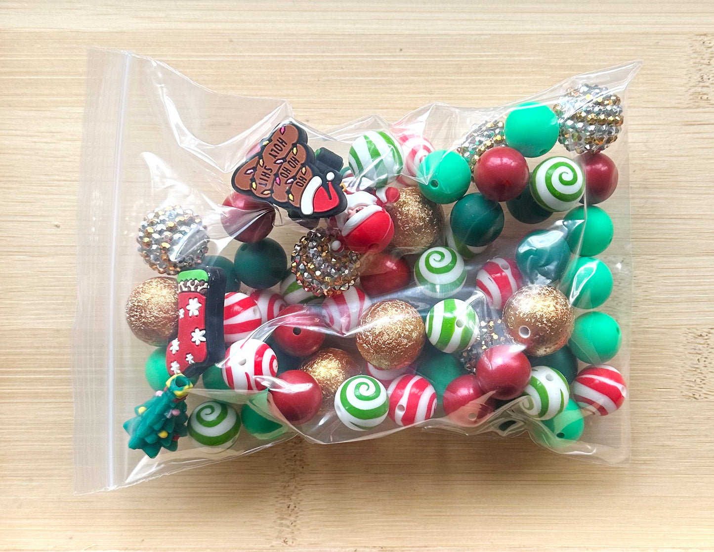 65Pcs Assorted Christmas Beads,Loose Silicone Beads,Acrylic Beads