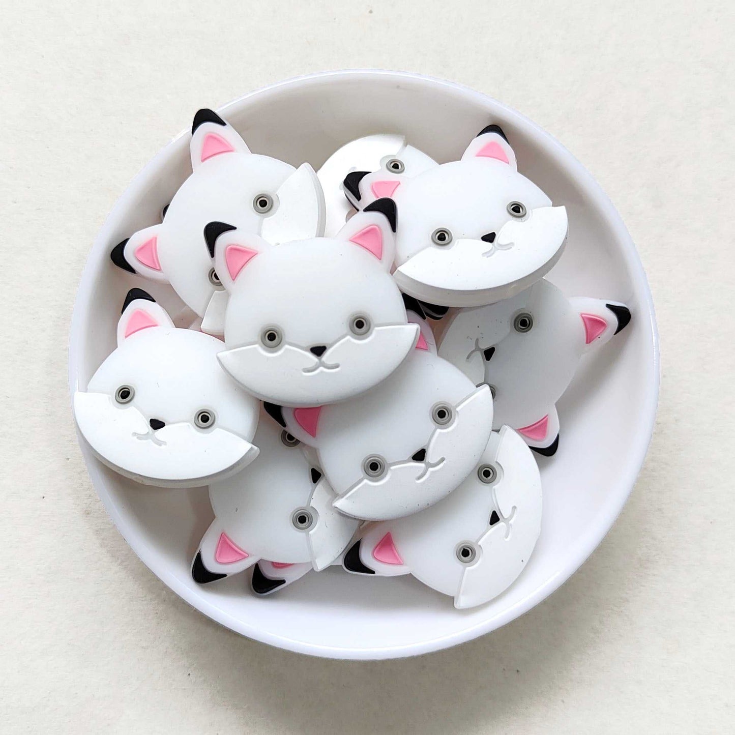 White - Cat Silicone Beads - 31mm